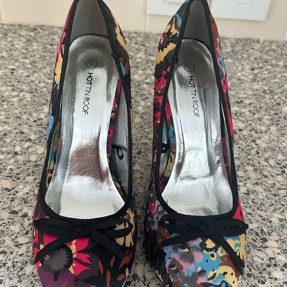 - Floral mixed Pattern detail high heels size 7 used hot tin roof ladies - Picture 2 of 16